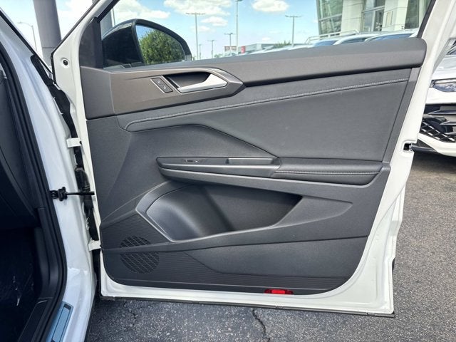 2026 Volkswagen Taos SE Black
