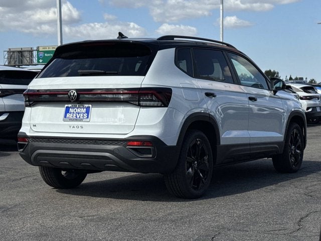 2026 Volkswagen Taos SE Black