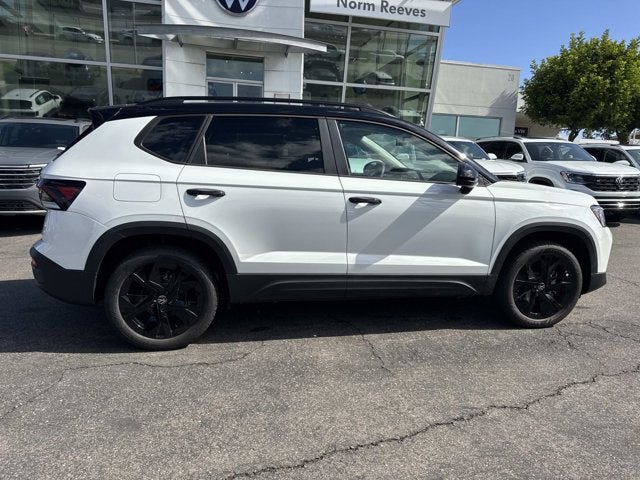 2026 Volkswagen Taos SE Black
