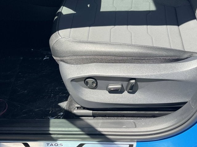 2026 Volkswagen Taos SE Black