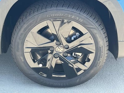 2026 Volkswagen Taos SE Black