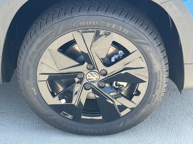 2026 Volkswagen Taos SE Black