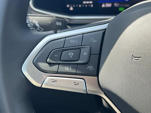 2026 Volkswagen Taos SE Black
