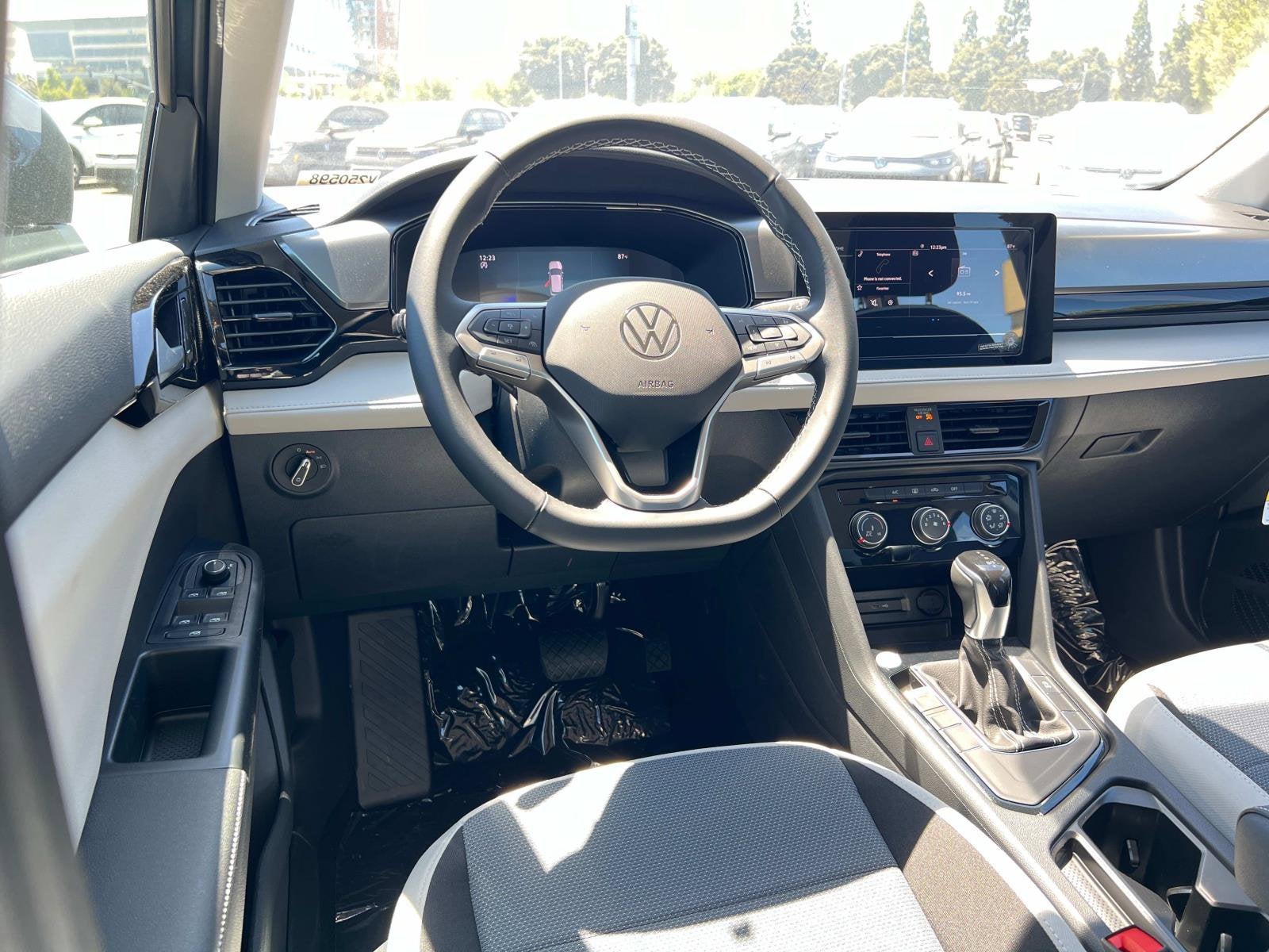 2025 Volkswagen Taos S