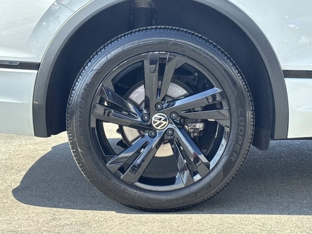 2023 Volkswagen Tiguan SE R-Line Black