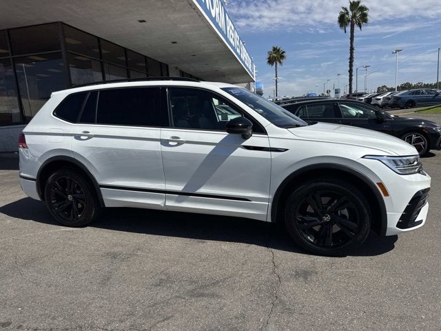 2023 Volkswagen Tiguan SE R-Line Black