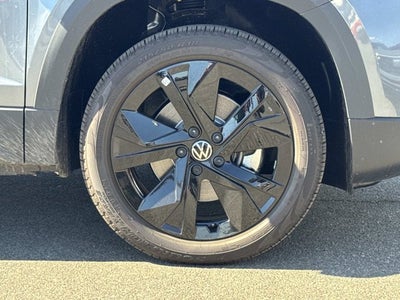 2026 Volkswagen Taos SE