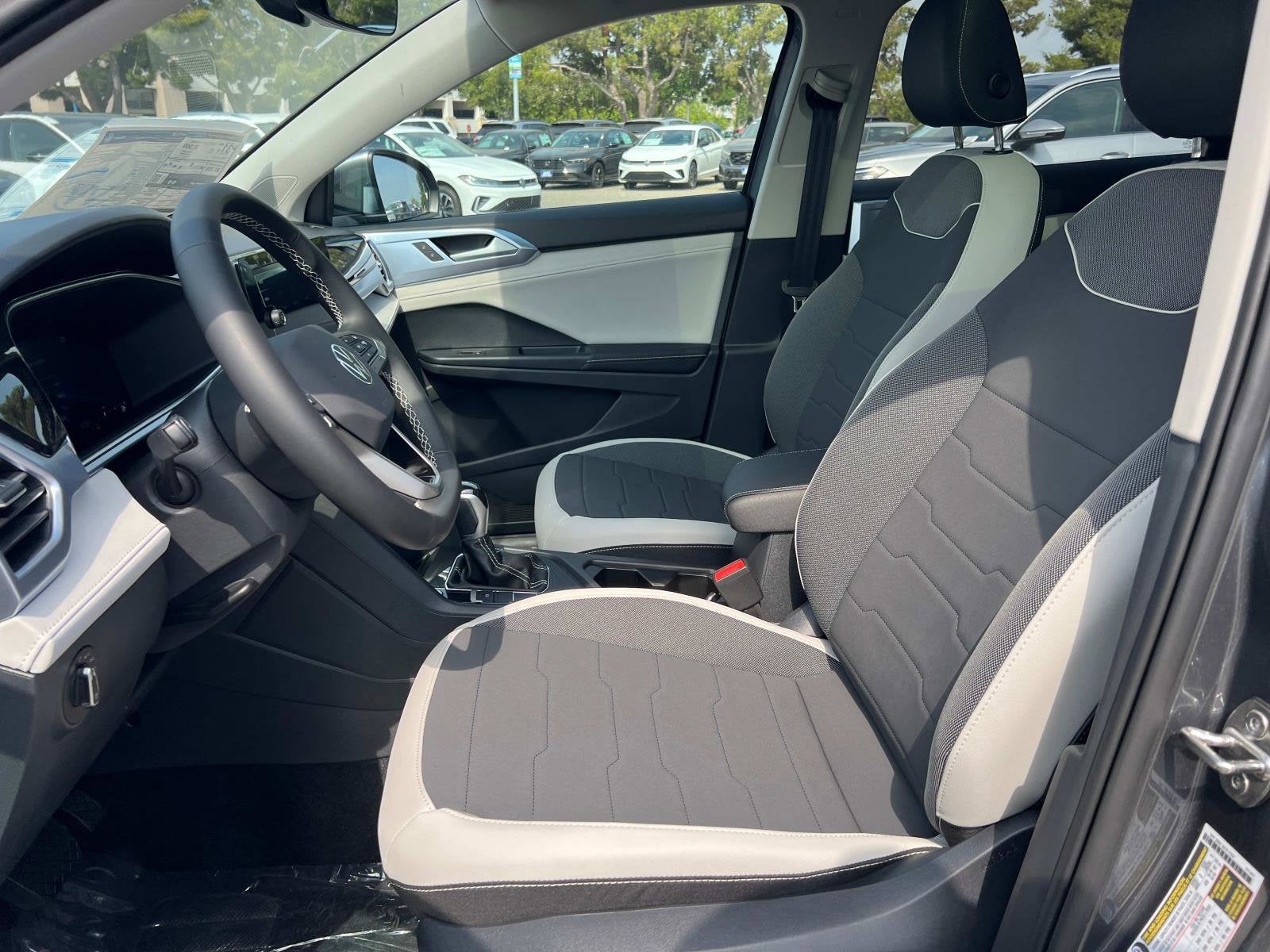 2025 Volkswagen Taos SE