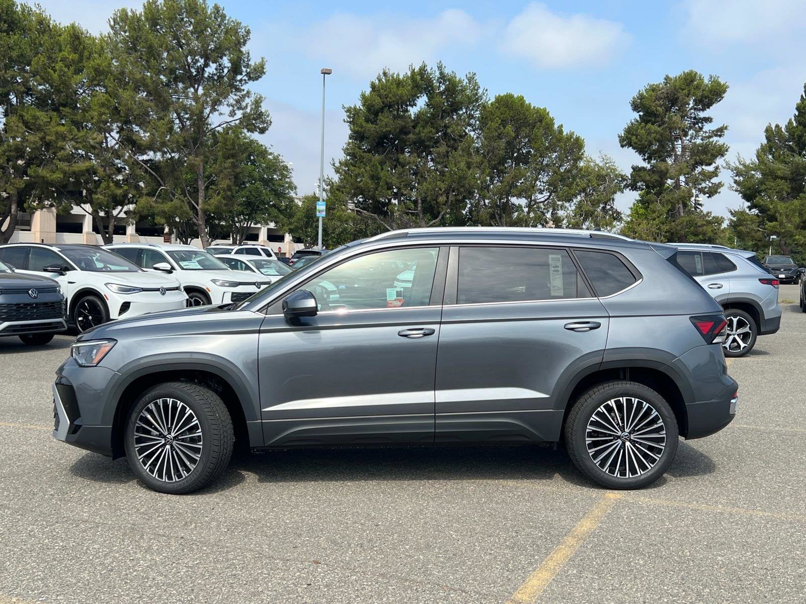 2025 Volkswagen Taos SE