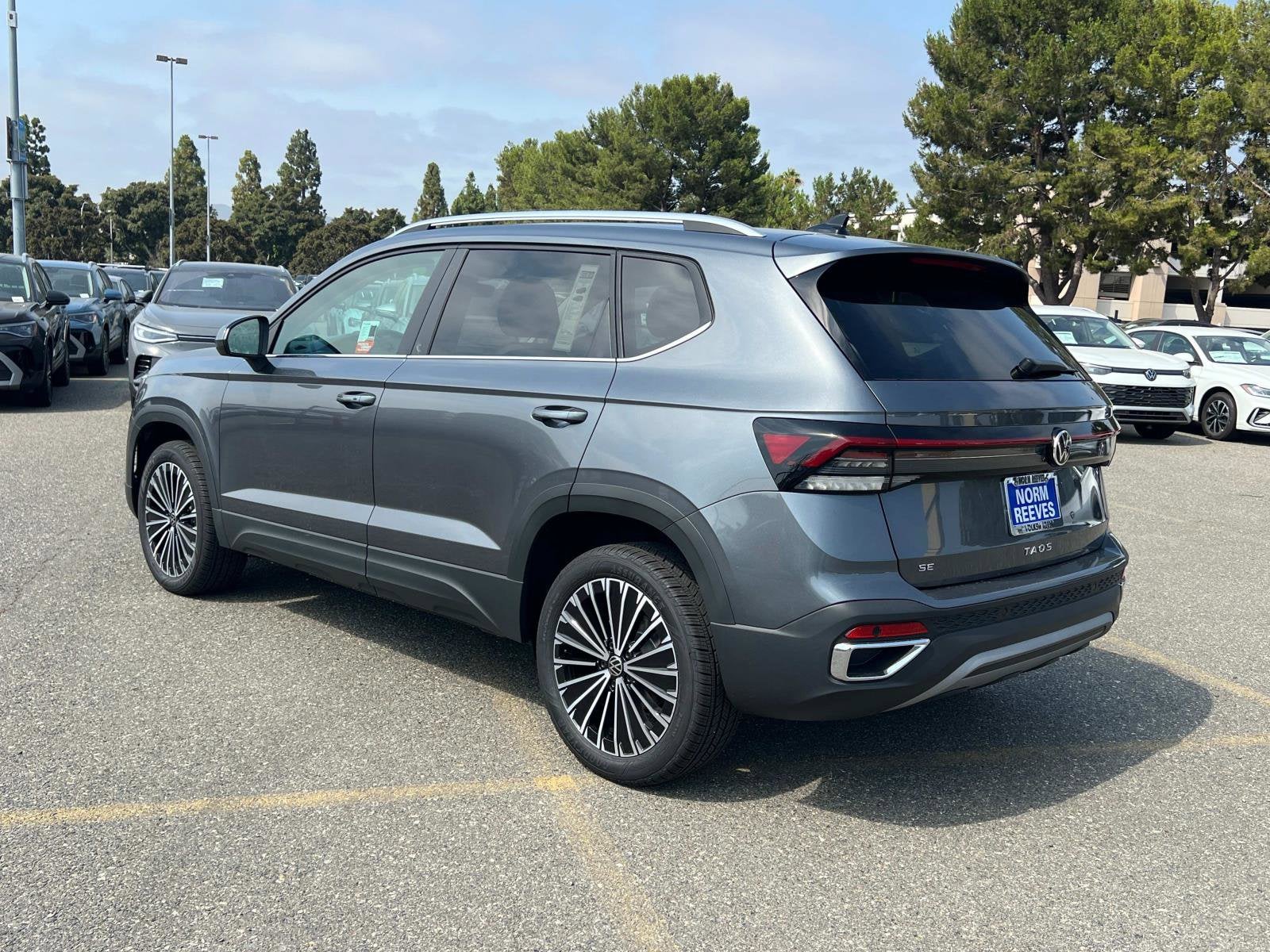 2025 Volkswagen Taos SE