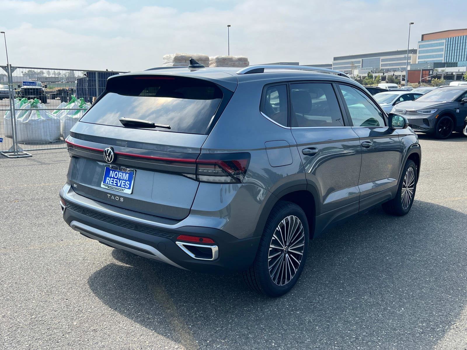 2025 Volkswagen Taos SE