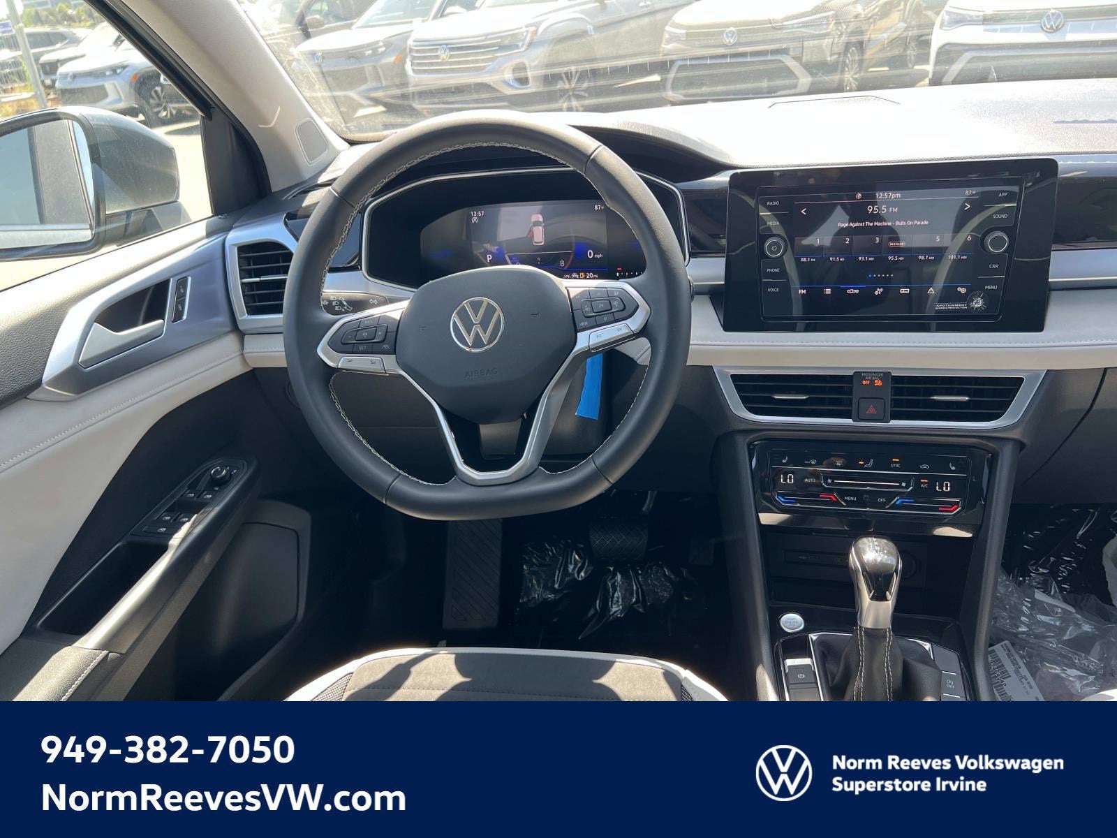 2025 Volkswagen Taos SE