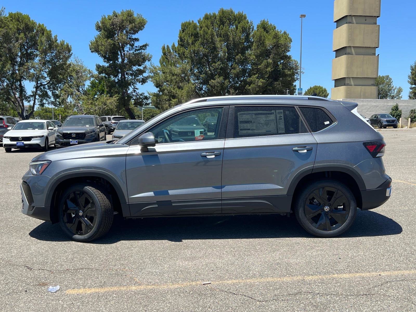 2025 Volkswagen Taos SE