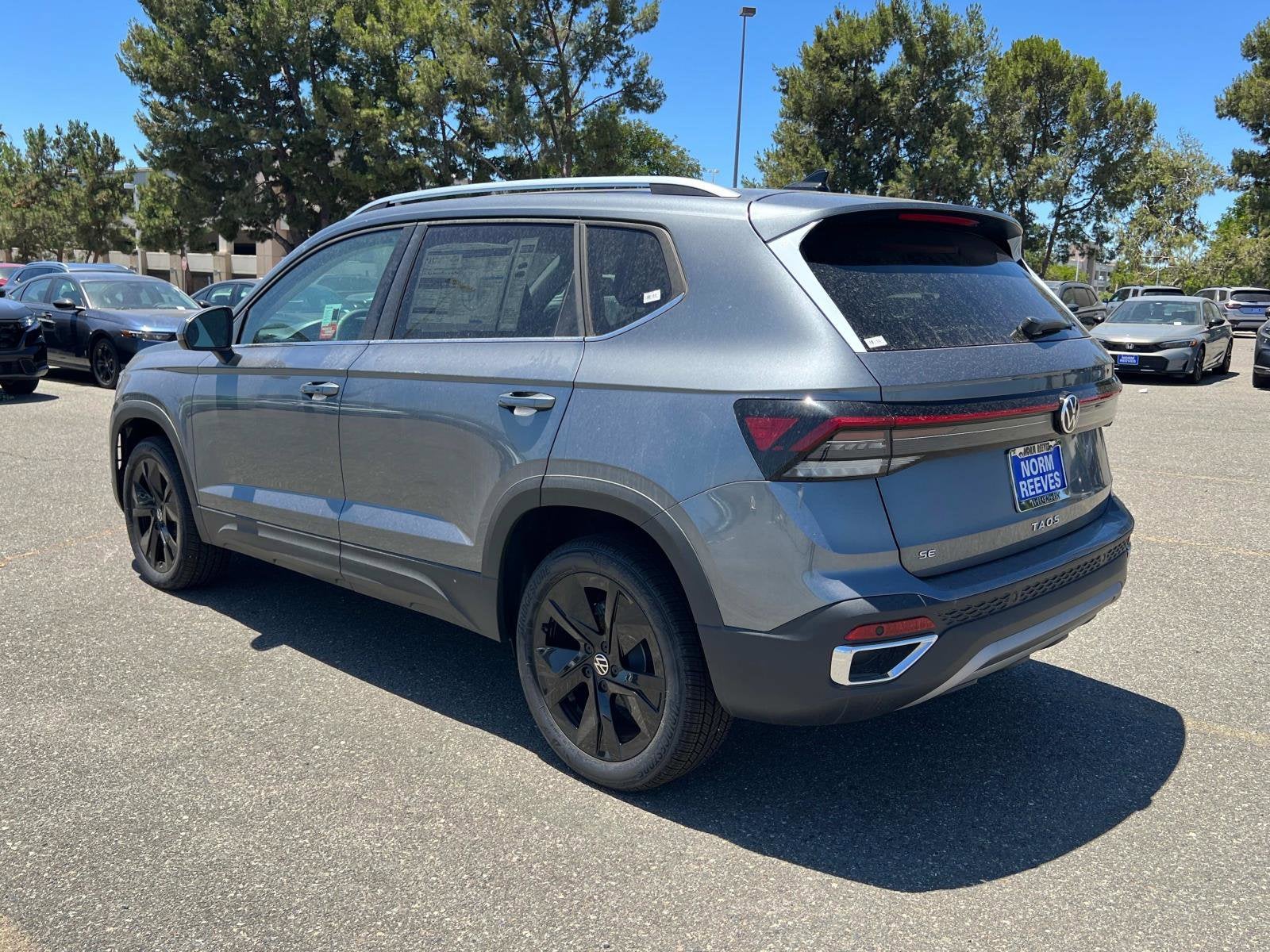 2025 Volkswagen Taos SE