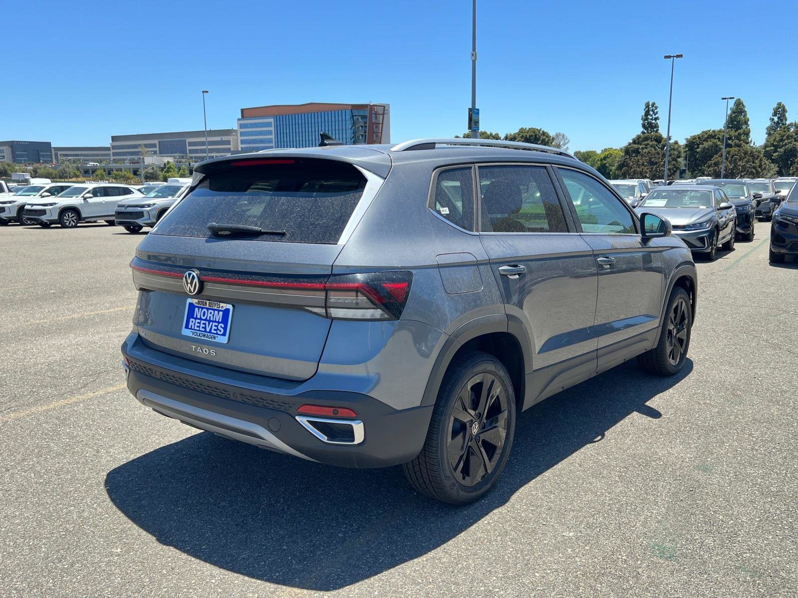 2025 Volkswagen Taos SE