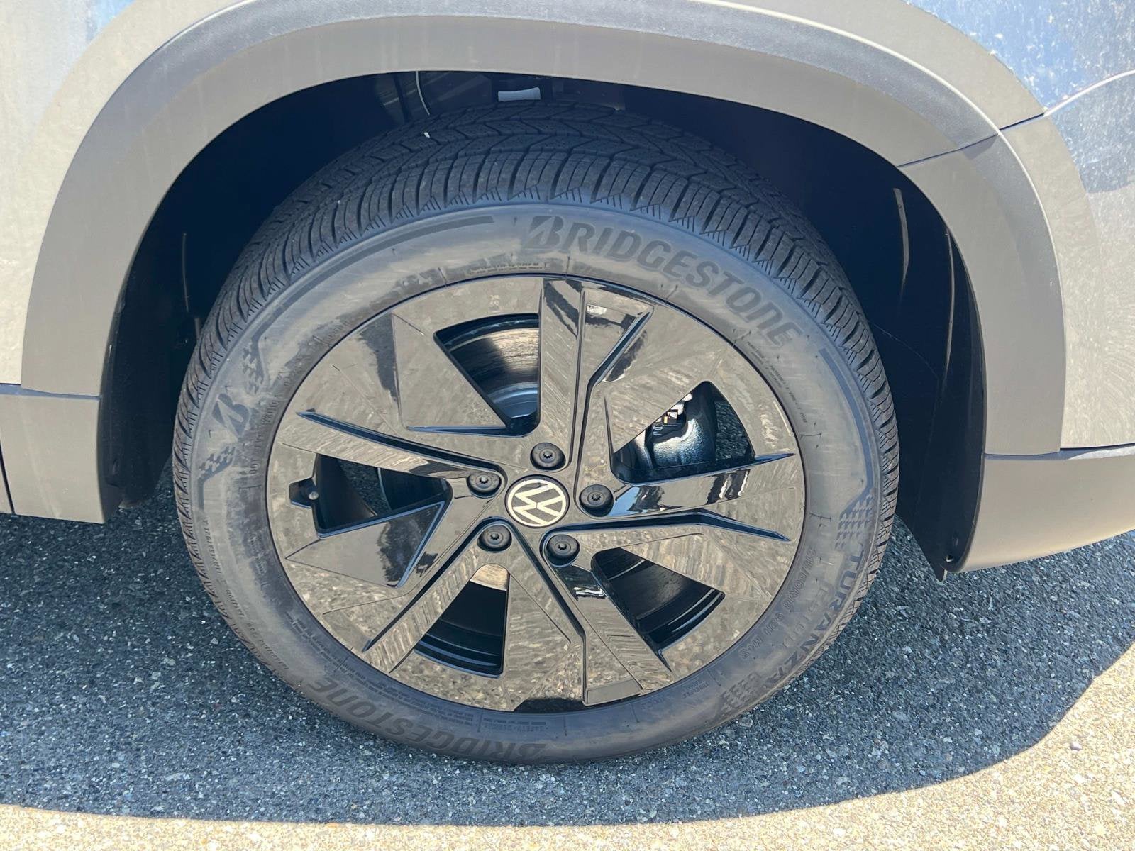 2025 Volkswagen Taos SE