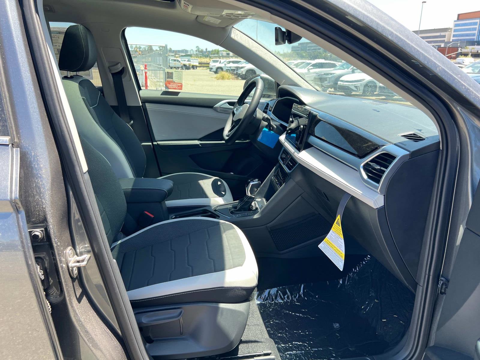 2025 Volkswagen Taos SE