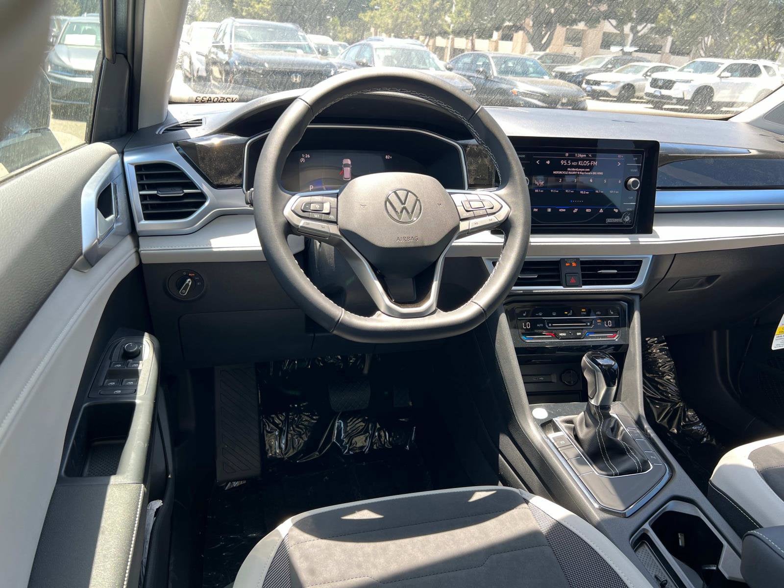 2025 Volkswagen Taos SE