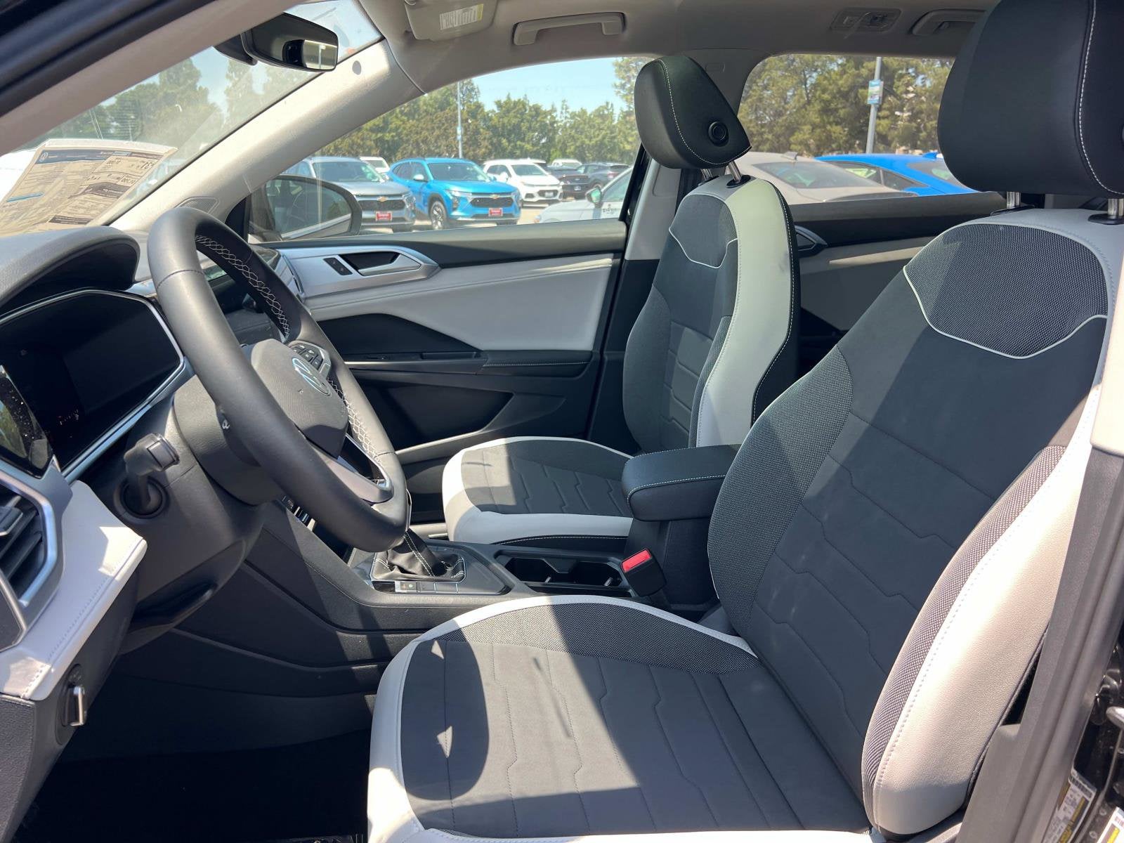 2025 Volkswagen Taos SE