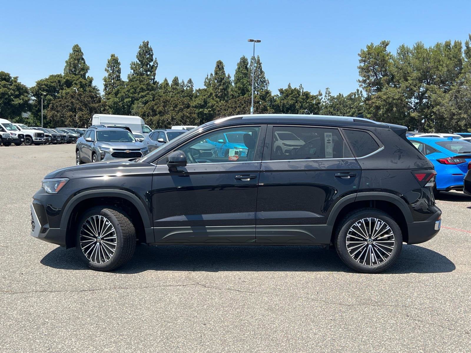 2025 Volkswagen Taos SE