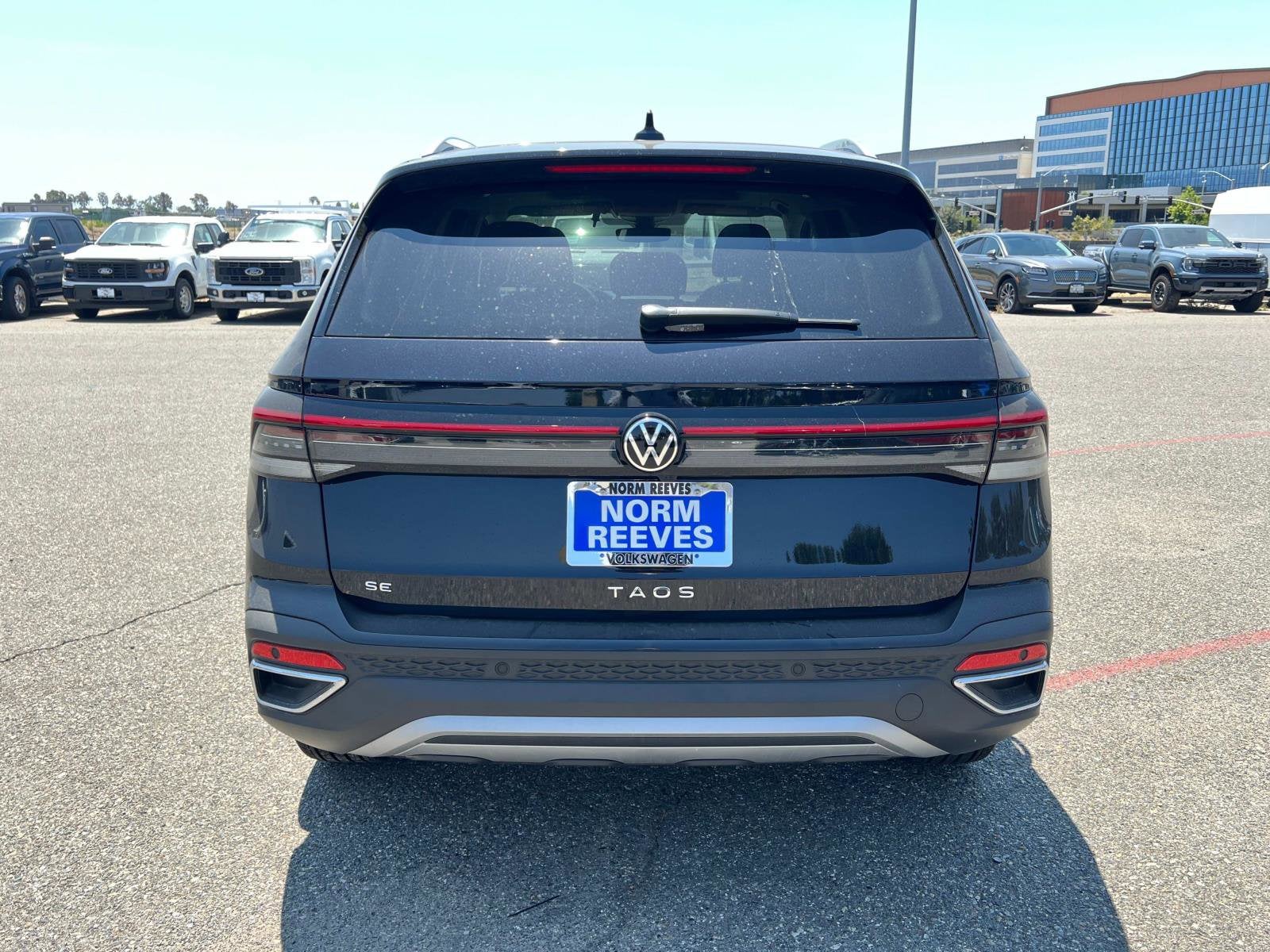 2025 Volkswagen Taos SE