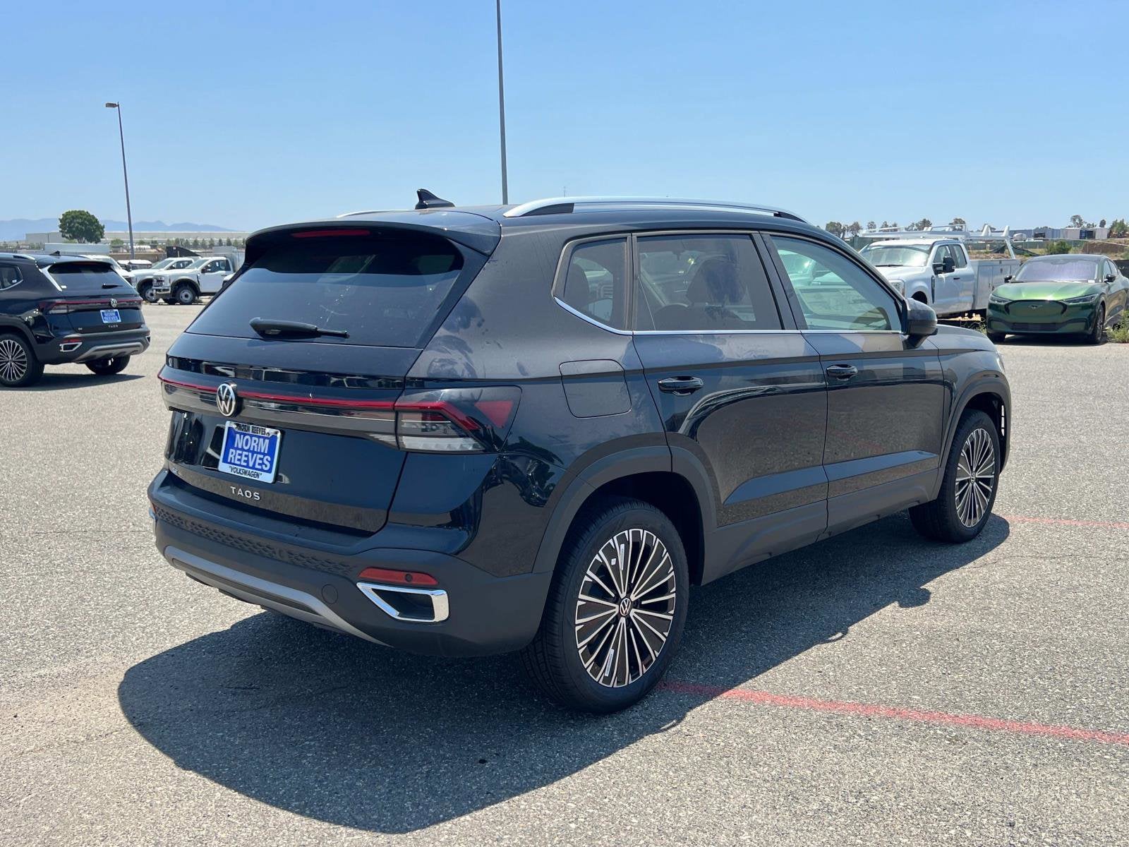 2025 Volkswagen Taos SE