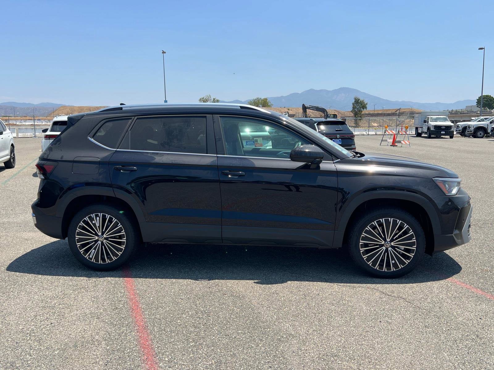 2025 Volkswagen Taos SE