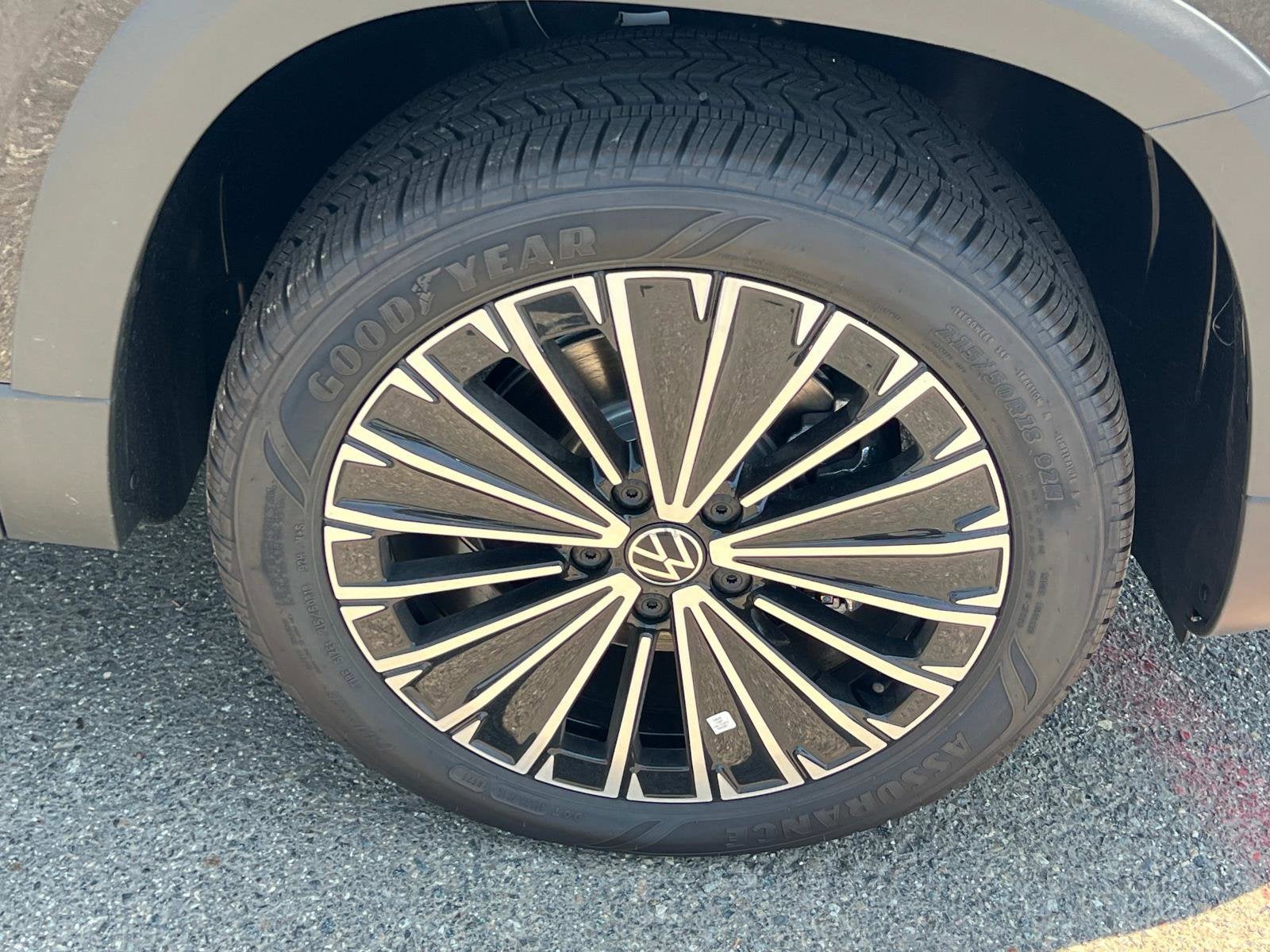 2025 Volkswagen Taos SE