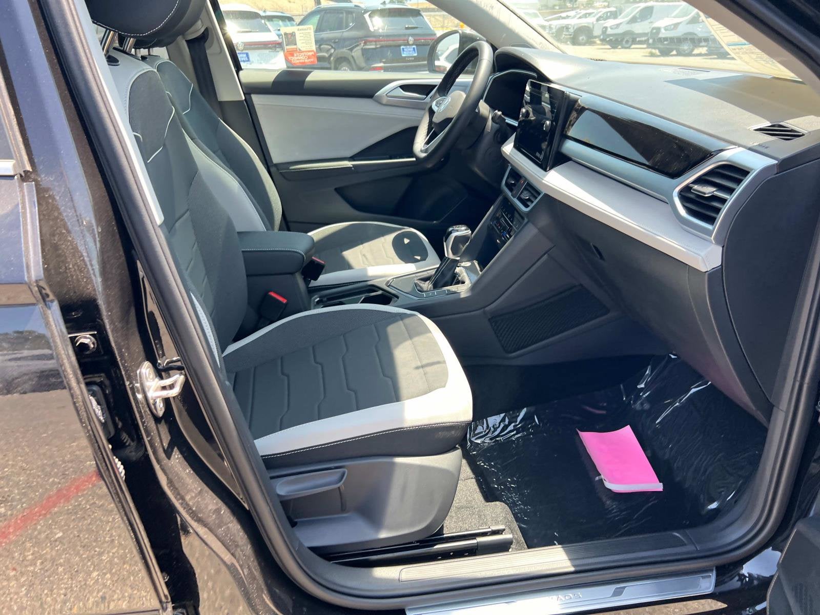 2025 Volkswagen Taos SE