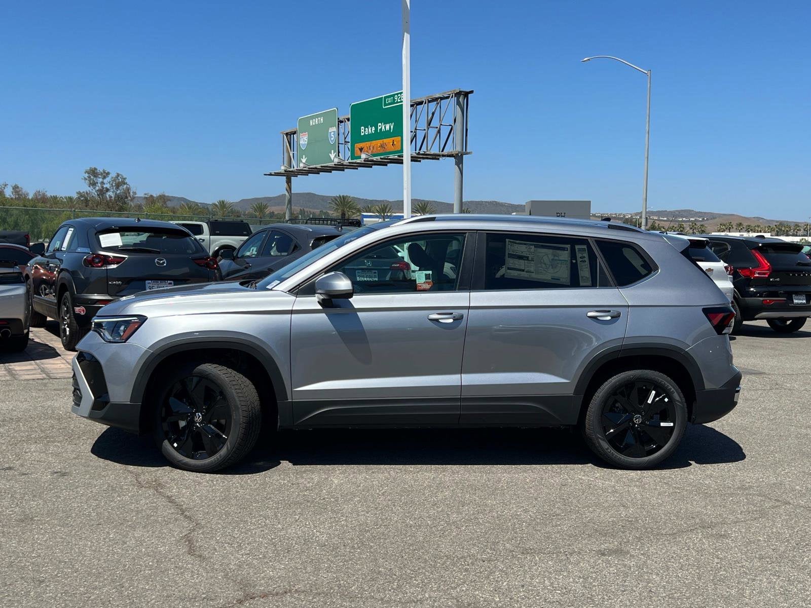 2025 Volkswagen Taos SE