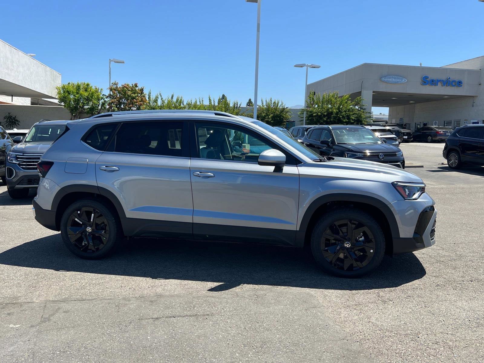 2025 Volkswagen Taos SE