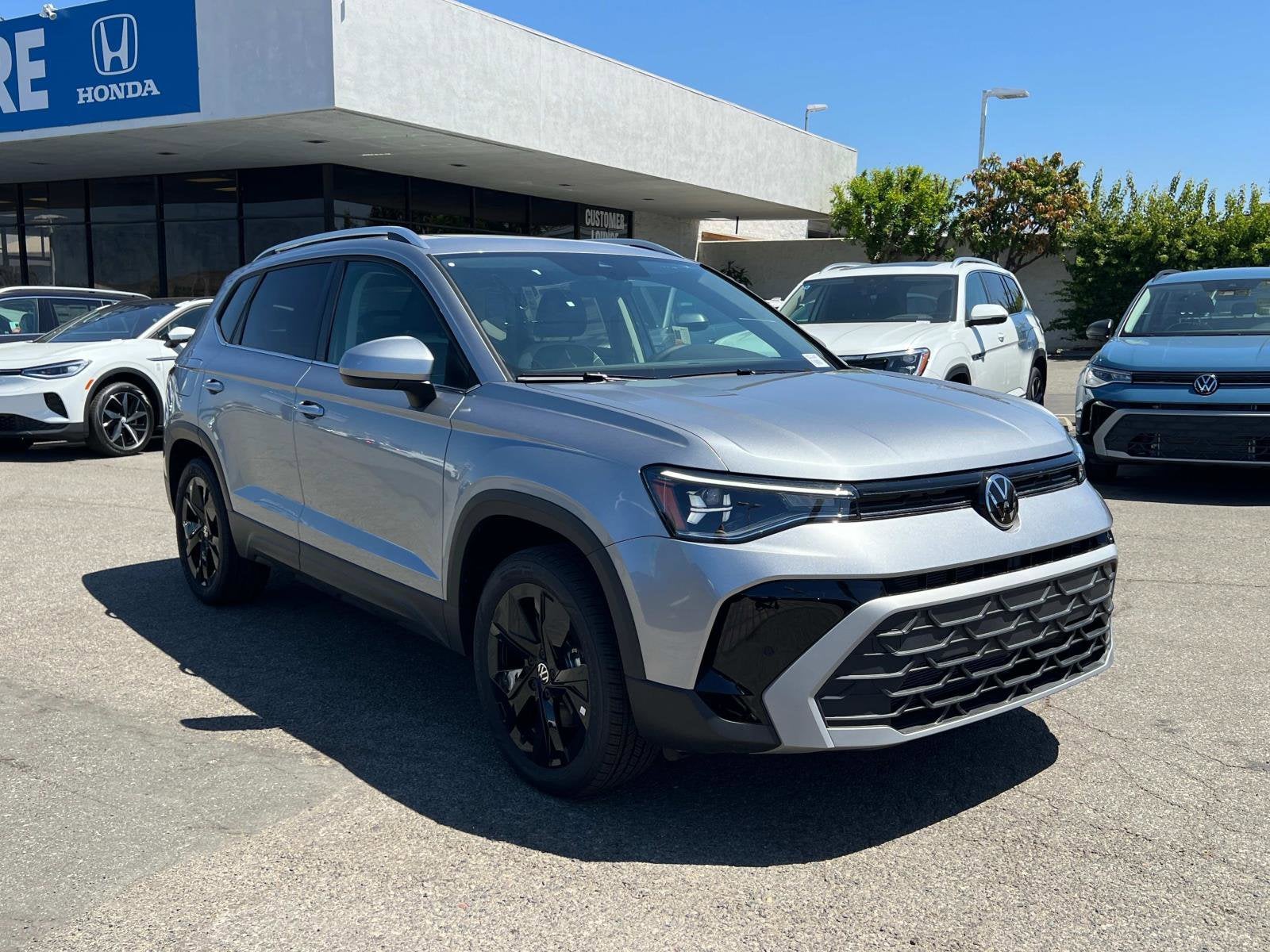 2025 Volkswagen Taos SE