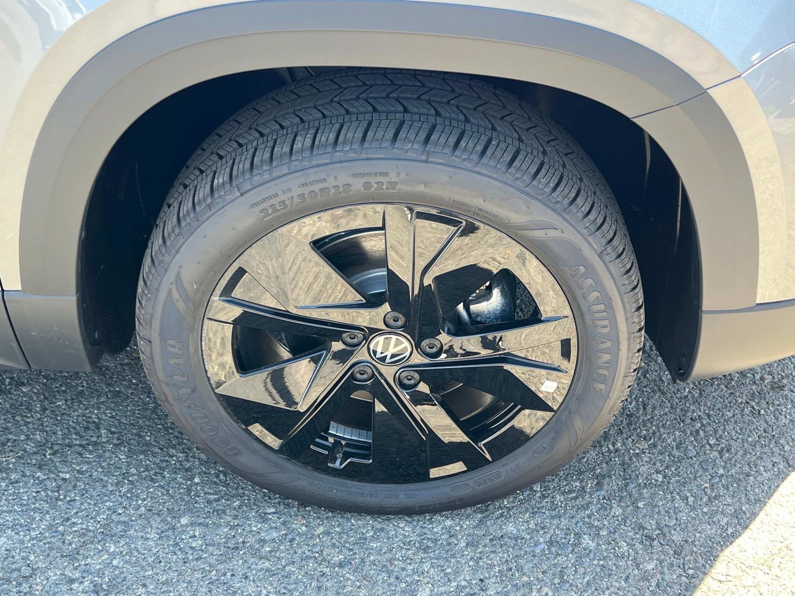 2025 Volkswagen Taos SE