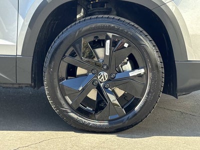 2025 Volkswagen Taos SE