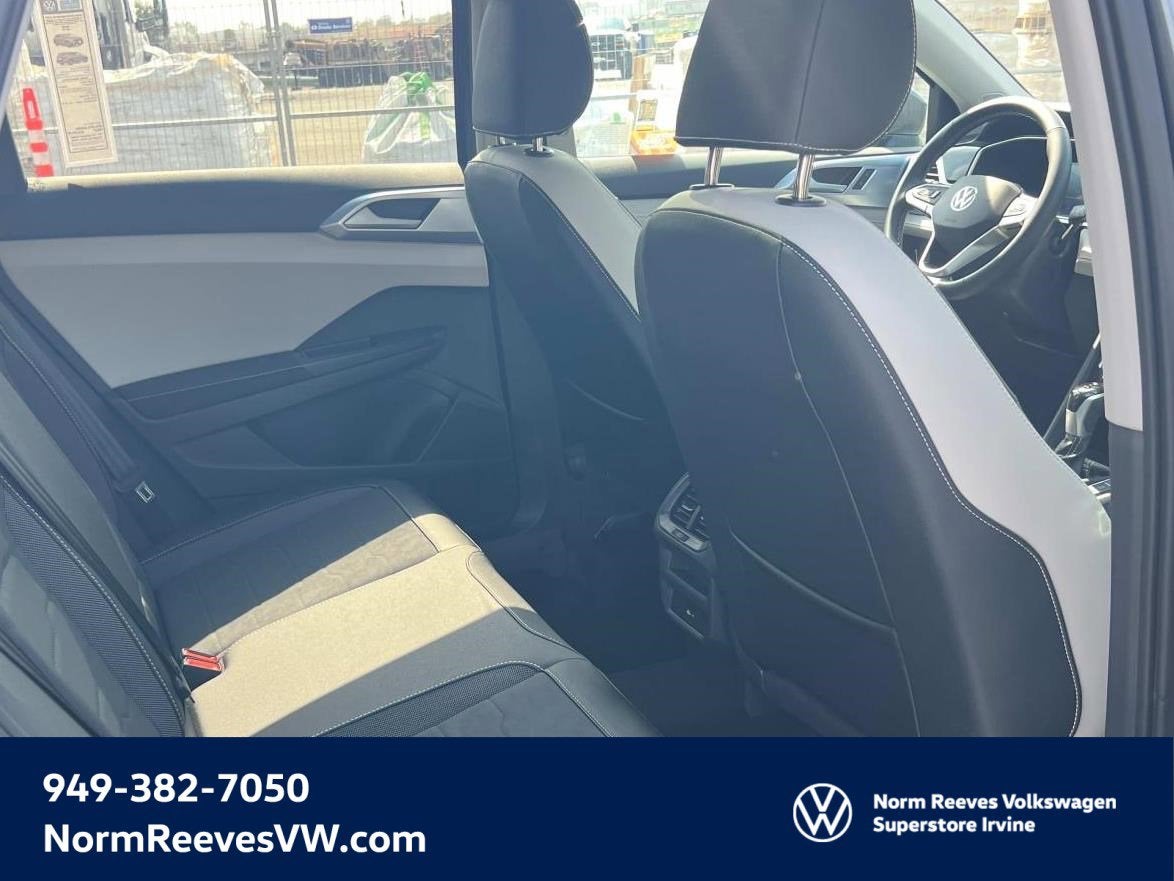 2025 Volkswagen Taos SE