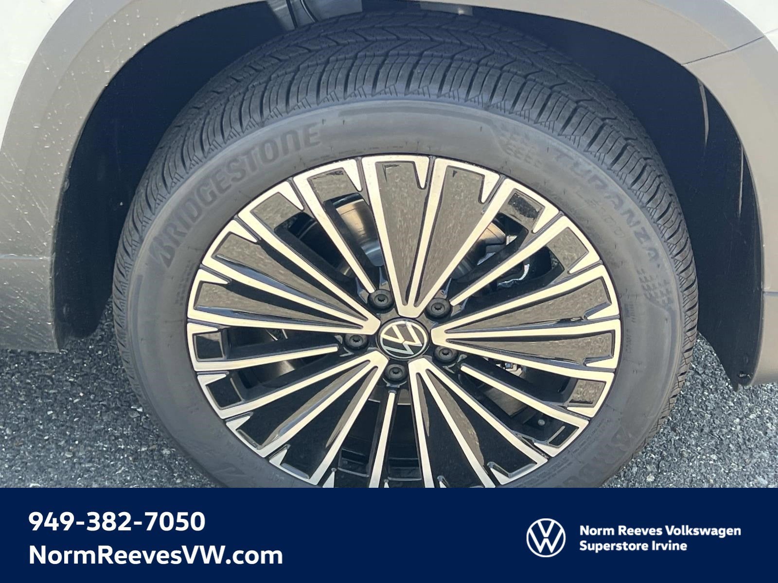 2025 Volkswagen Taos SE