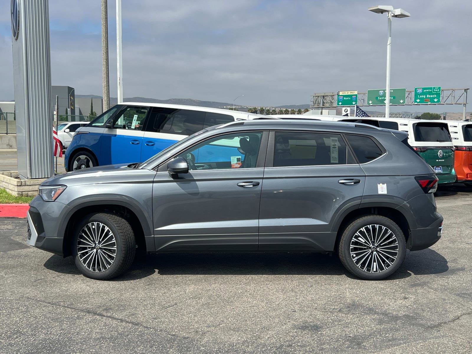 2025 Volkswagen Taos SE