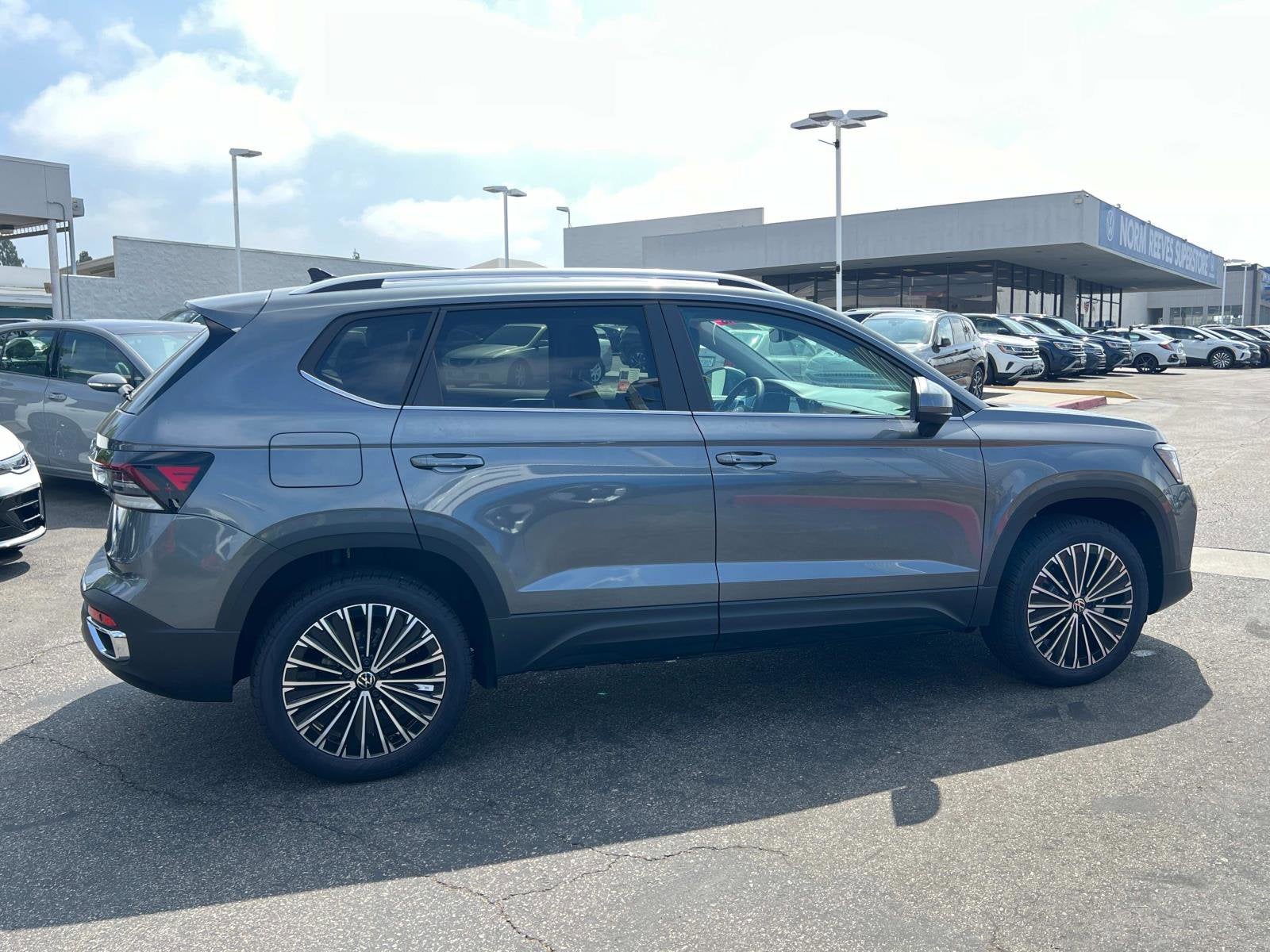 2025 Volkswagen Taos SE