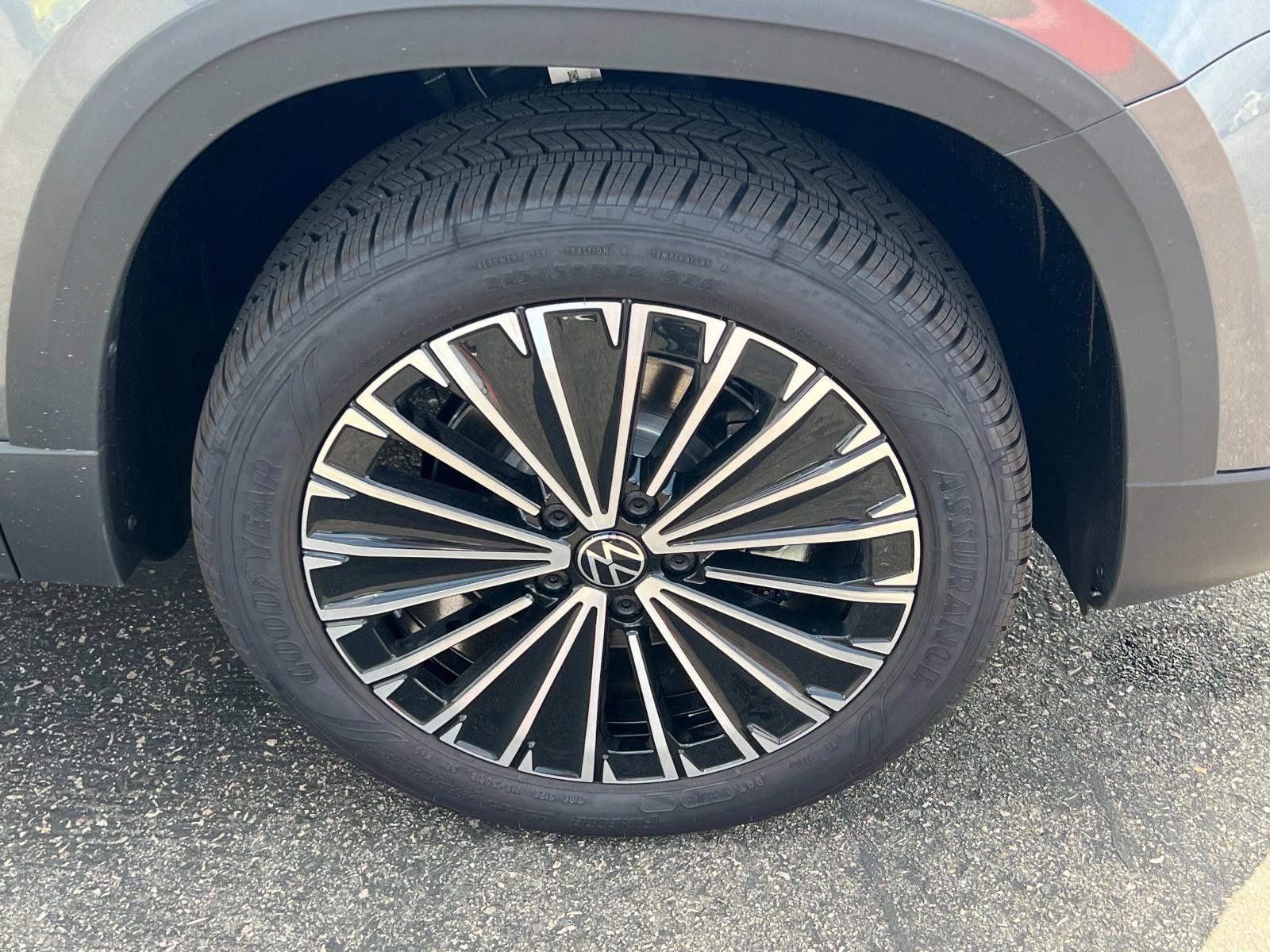 2025 Volkswagen Taos SE