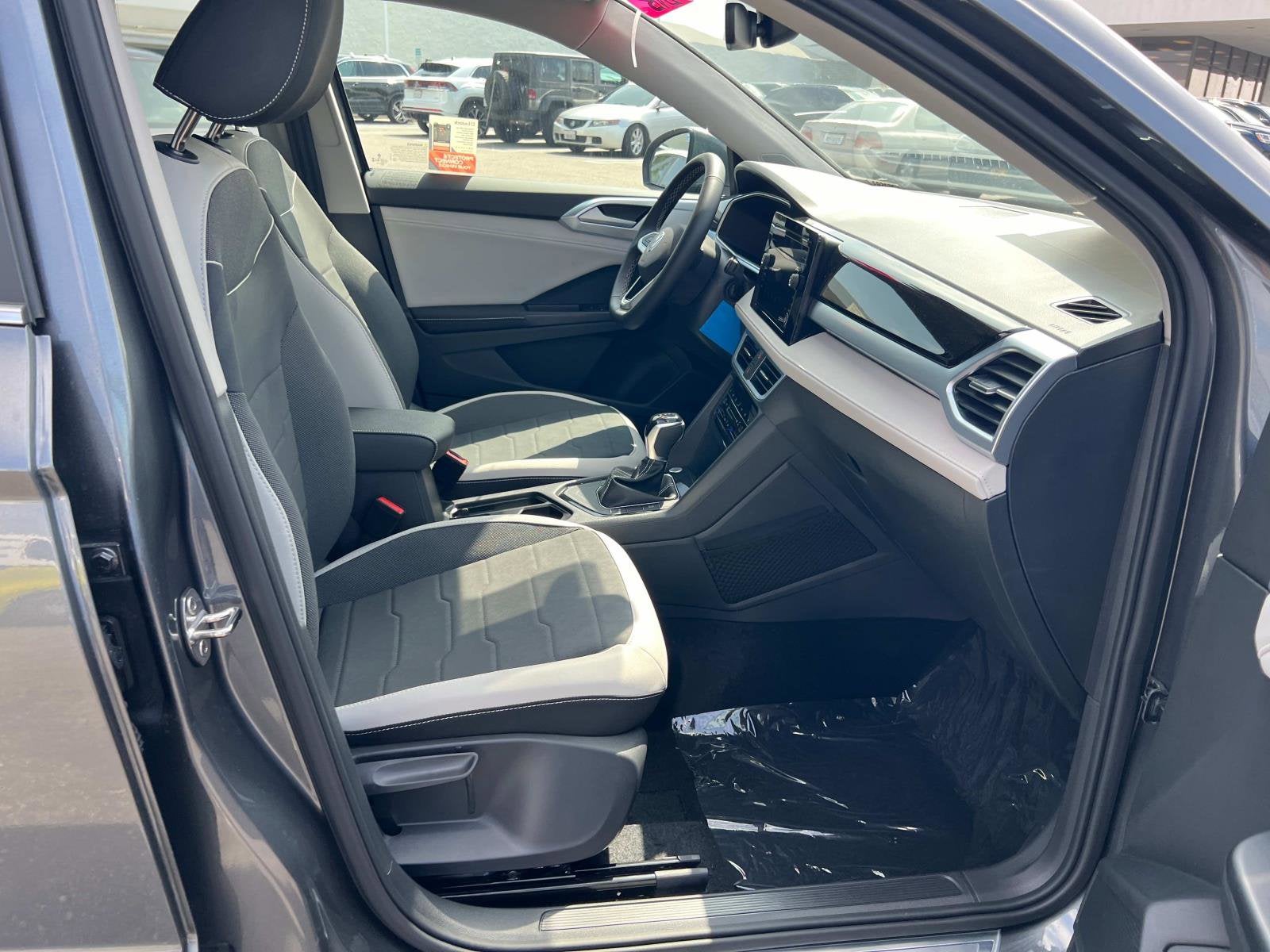 2025 Volkswagen Taos SE