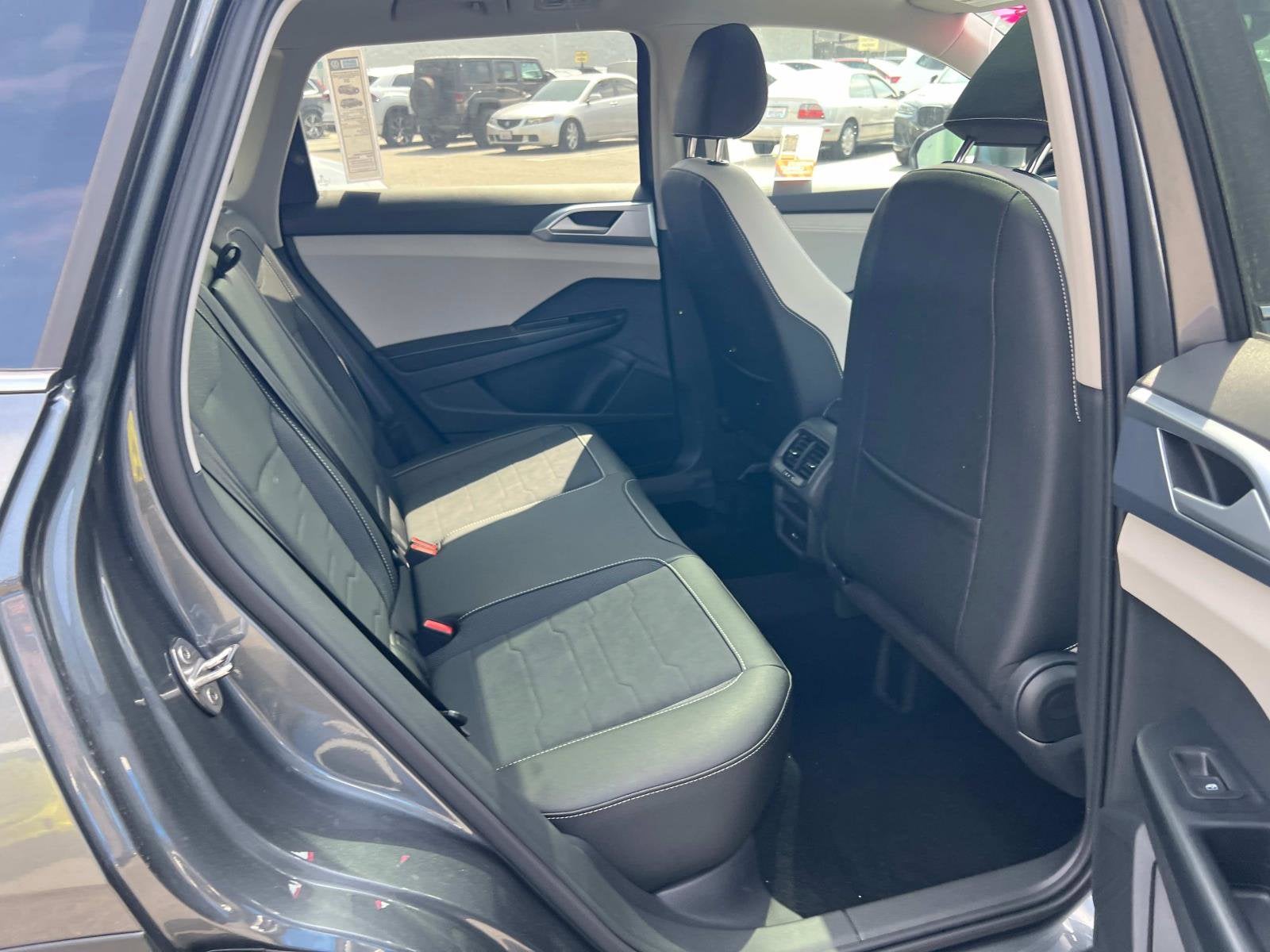 2025 Volkswagen Taos SE