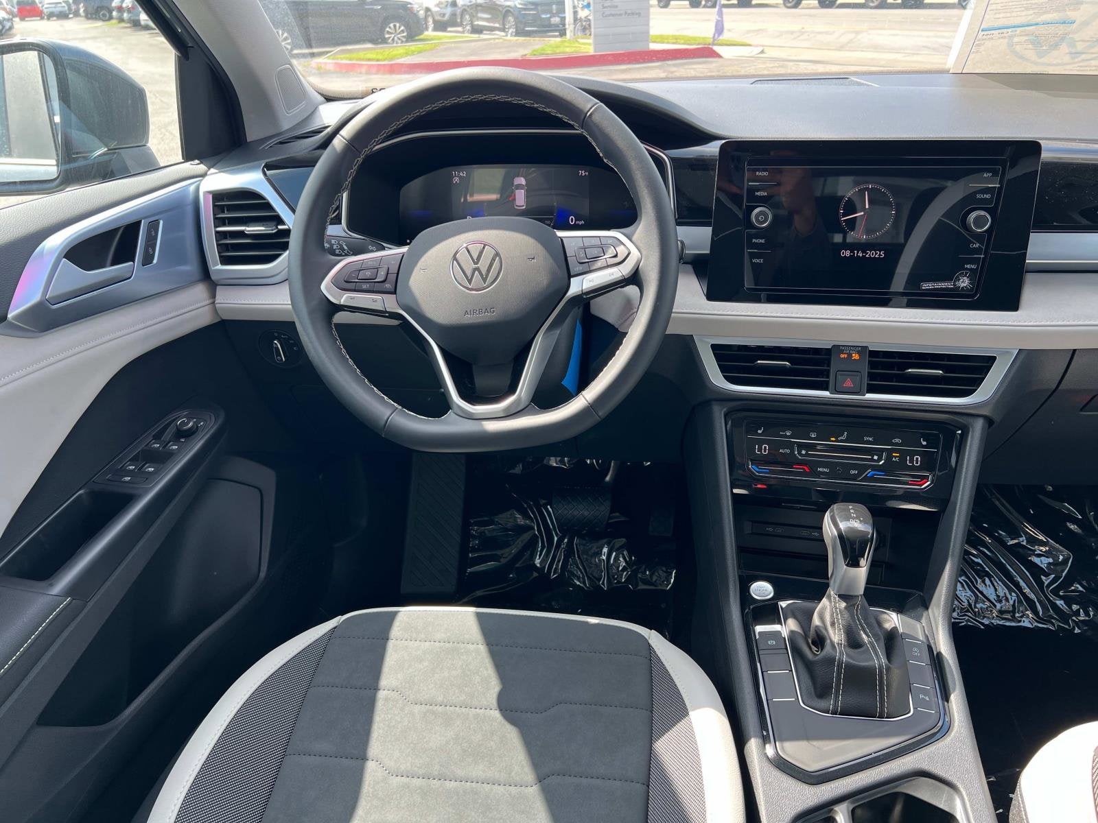 2025 Volkswagen Taos SE