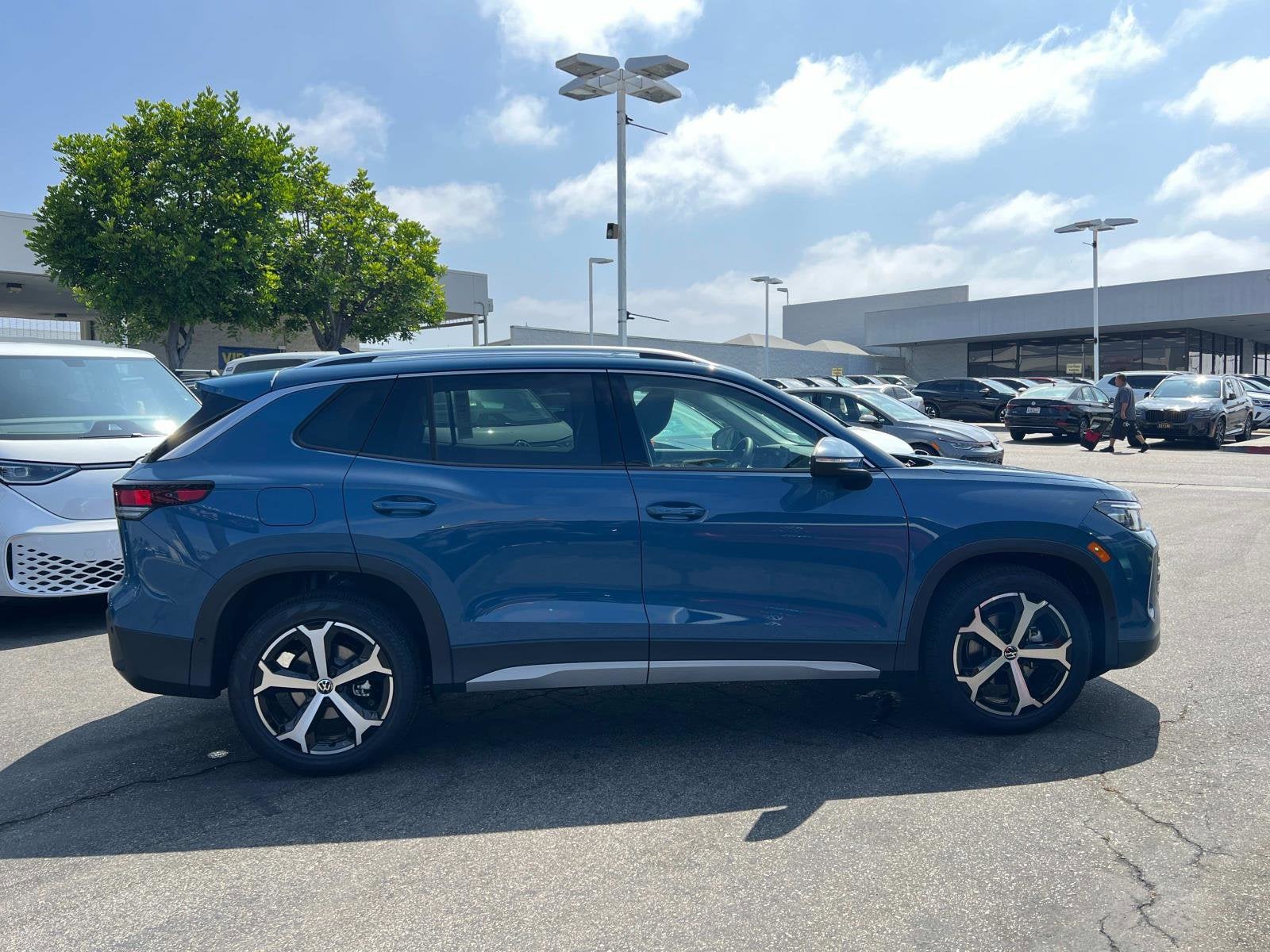 2025 Volkswagen Tiguan SE