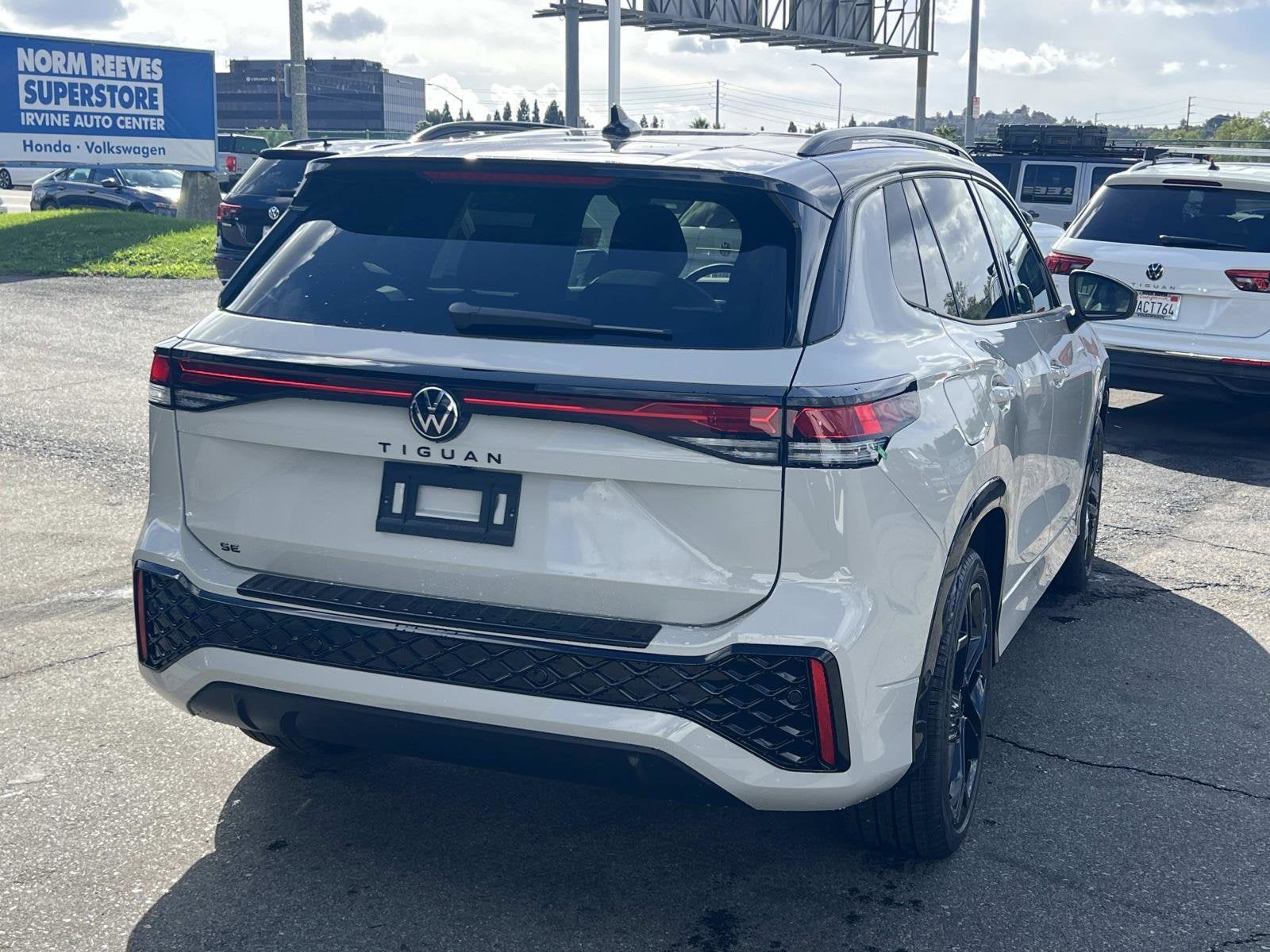 2026 Volkswagen Tiguan SE R-Line Black