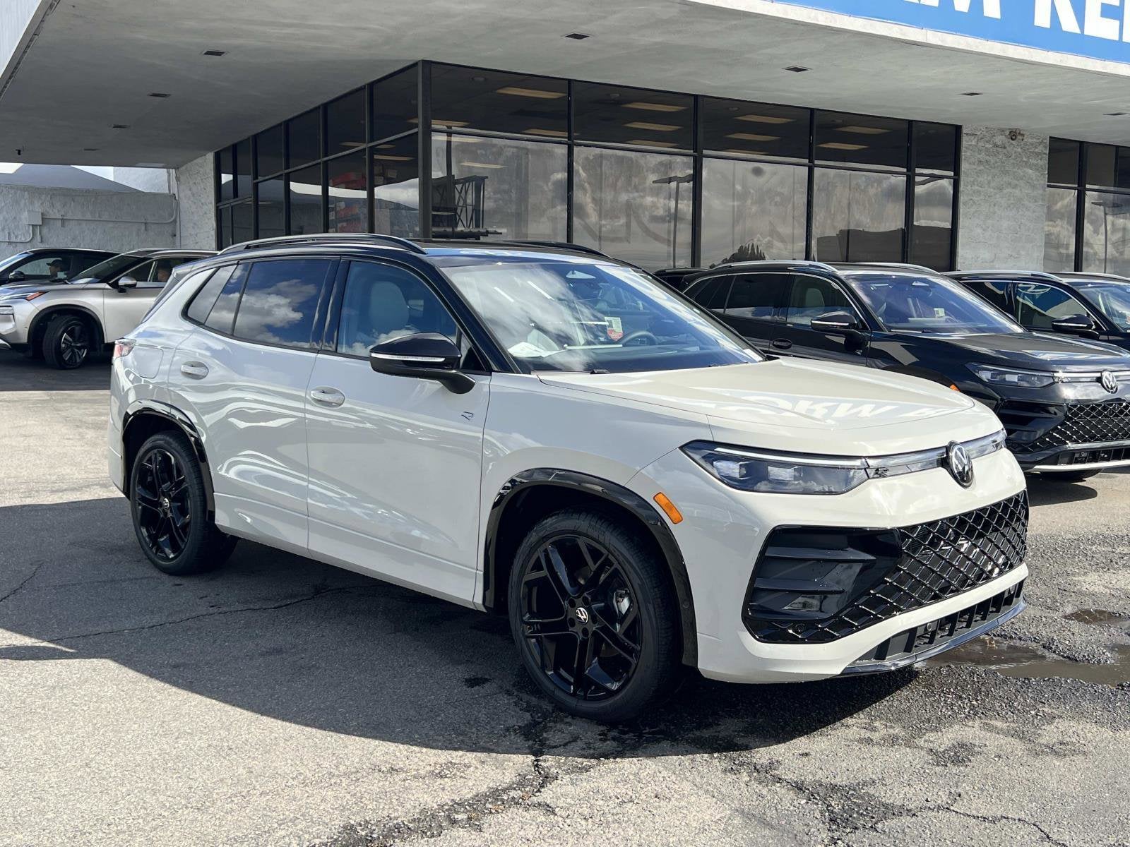 2026 Volkswagen Tiguan SE R-Line Black