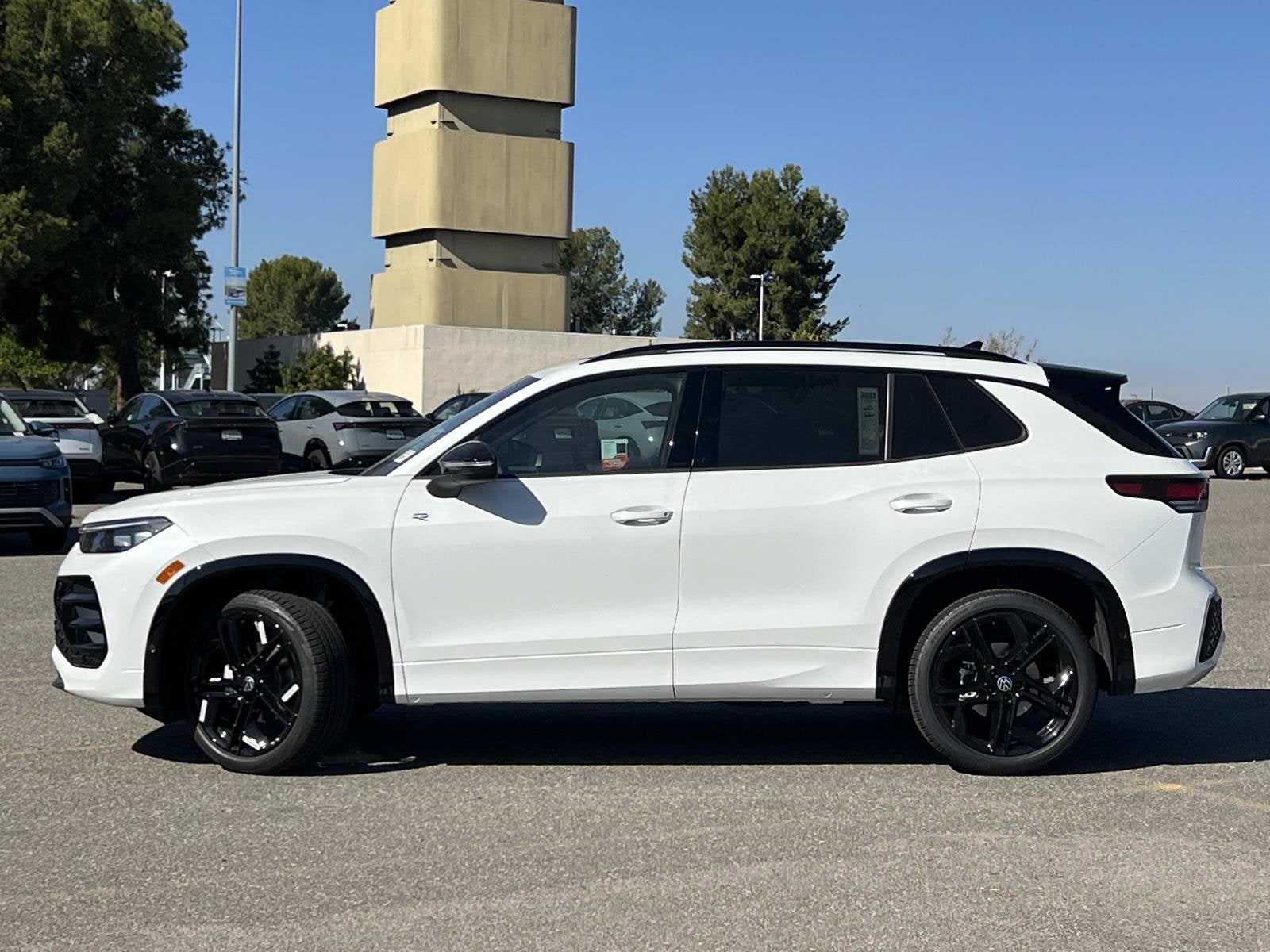 2026 Volkswagen Tiguan SE R-Line Black