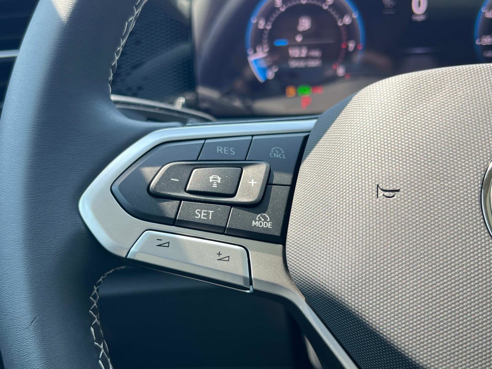 2025 Volkswagen Tiguan SE