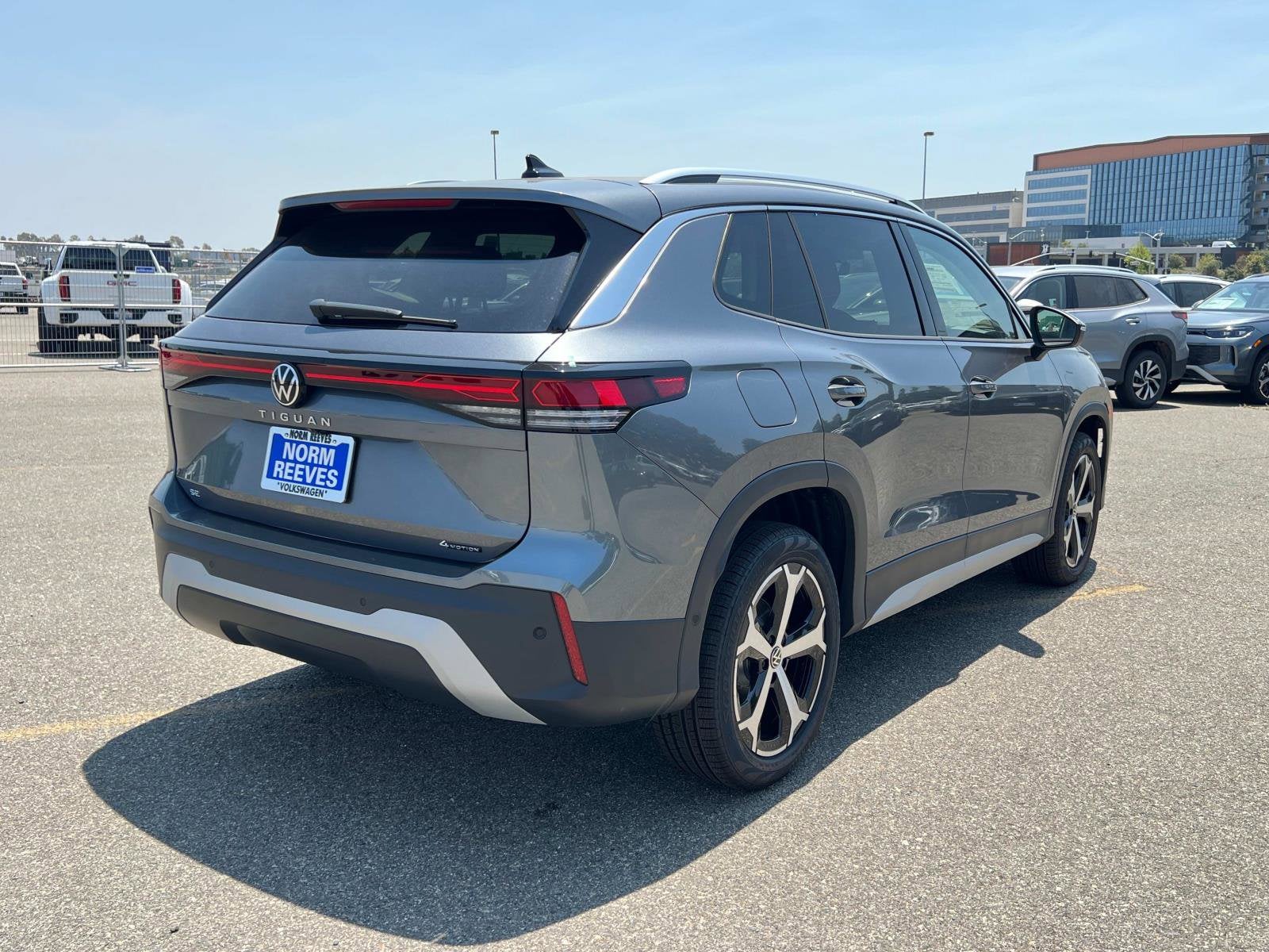 2025 Volkswagen Tiguan SE