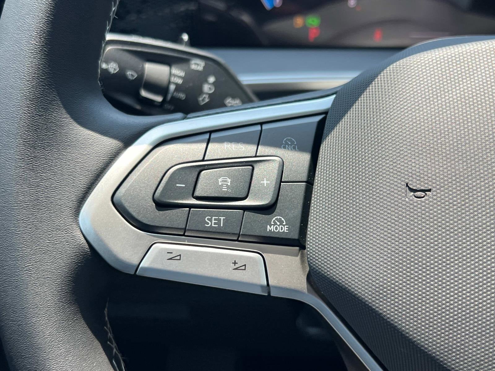 2025 Volkswagen Tiguan SE