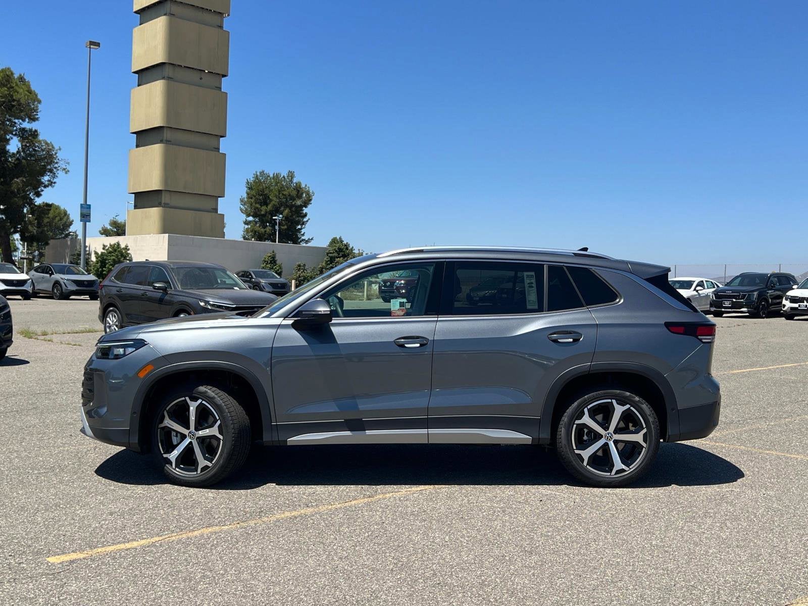 2025 Volkswagen Tiguan SE